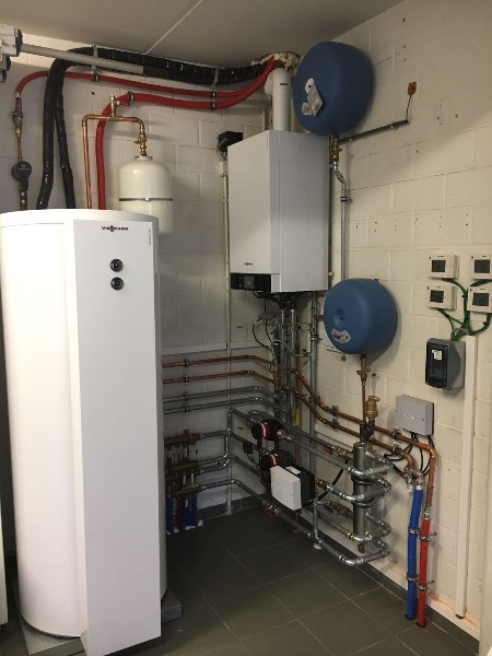 Vitodens 300-W en de boiler van 300 liter in een stookplaats in Schoten