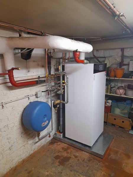 Vitodens 222-F in de kelder van een villa in Edegem